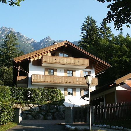 Ferienwohnung Almhuettenweg Dreitorspitze Гармиш-Партенкирхен Экстерьер фото